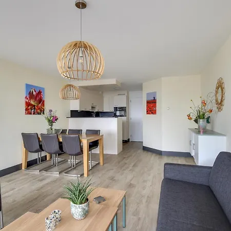 De Trintel Op 1e Verdieping Met Ruim Terras En Zeezicht