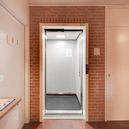 De Trintel Op 1e Verdieping Met Ruim Terras En Zeezicht