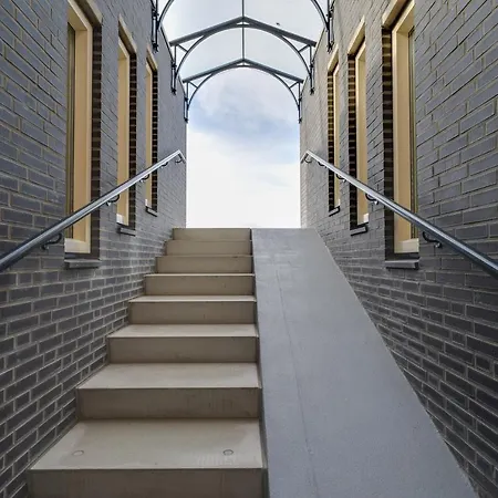 Apartamento De Trintel Op 1e Verdieping Met Ruim Terras En Zeezicht *