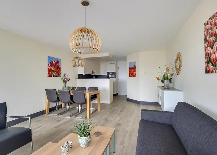 De Trintel Op 1e Verdieping Met Ruim Terras En Zeezicht