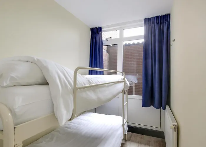 De Trintel Op 1e Verdieping Met Ruim Terras En Zeezicht *