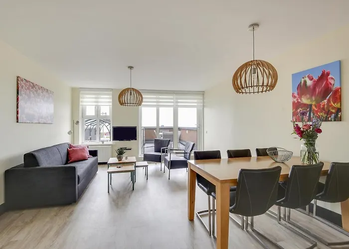 De Trintel Op 1e Verdieping Met Ruim Terras En Zeezicht *