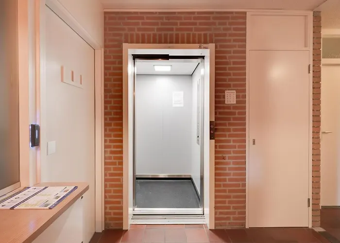 De Trintel Op 1e Verdieping Met Ruim Terras En Zeezicht