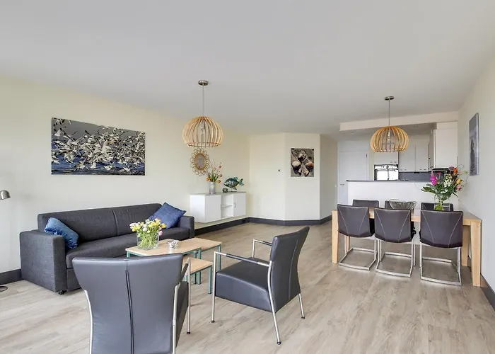 De Trintel Op 1e Verdieping Met Ruim Terras En Zeezicht エグモント・アーン・ゼー