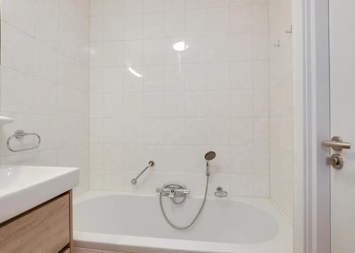 De Trintel Op 1e Verdieping Met Ruim Terras En Zeezicht アパート エグモント・アーン・ゼー